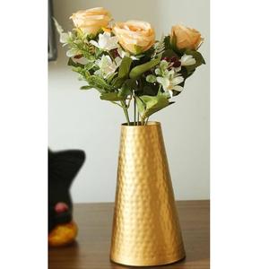 Jarrón de Flores Decorativo Antiguo de Oro, Diseño Hecho a Mano para Decoración de Hogar Costero Vintage, para Sala de Estar u Ocasiones de Boda - Product Image 1