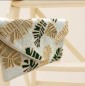 Take Me to the Tropics Bolso de noche de estilo bohemio Bolso de mano con cadena cruzada de lentejuelas con cuentas de hojas - Product Image 2