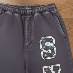 Ensemble de survêtement personnalisé avec sweat à capuche et pantalon évasé, effet délavé soleil, déchiré et orné de strass - Product Image 6