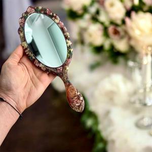 Miroir à main en résine avec finition lisse et brillante, parfait pour un usage quotidien, le maquillage ou des fins décoratives, ajoutant une touche élégante - Product Image 6