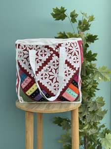 Sac fourre-tout en coton matelassé fait à la main sac à provisions imprimé patchwork pour femmes sac de plage d'épicerie pour un usage quotidien et voyage cadeau parfait - Product Image 2