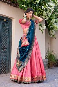 Ensemble de Lehenga Paithani traditionnel pour mariage avec dupatta brodé et sac Potli - Product Image 2