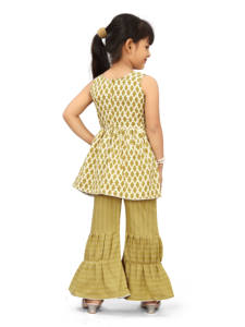 Ensemble Kurti Sharara en coton olive pour filles Shoryam Fashion |   Vêtements traditionnels ethniques indiens pour enfants à séchage rapide pour les fêtes et les célébrations - Product Image 3