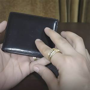 Cartera Bifold de Cuero Borgoña Brillante de Primera Calidad para Hombre con Ventana para Identificación y Múltiples Ranuras para Tarjetas, Diseño Delgado con Acabado de Espejo de Lujo - Product Image 6