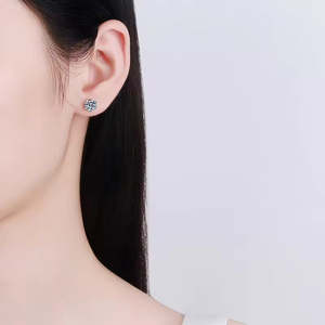 Boucles d'oreilles clous en moissanite radiante 1-4 carats, bijoux ronds éblouissants pour femmes - Product Image 6