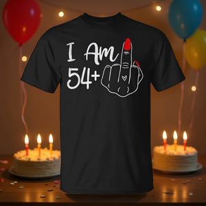 Maglietta da donna con stampa '54+1 Middle Finger' per il 55° compleanno, idea regalo promozionale - Product Image 3