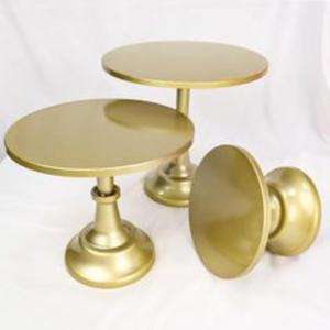 Élégant support à gâteau en métal doré artisanal avec détails complexes et qualité supérieure pour présentoirs de desserts de mariage et d'anniversaire - Product Image 5