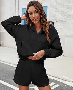 Logo personnalisé Ensemble de vêtements de sport décontractés 2 pièces pour femmes Sweat à capuche et short de survêtement en tricot à motif solide pour l'automne et l'hiver - Product Image 2