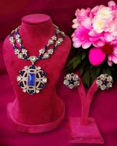 Conjunto de collar Polki de diseñador de Latón chapado en oro mate con pendientes joyería nupcial para compromiso boda y celebración de fiesta - Product Image 1