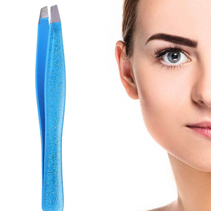 Pincettes à sourcils plaquées or avec logo personnalisé Pince à épiler à sourcils en acier durable à bouts pointus inclinés - Product Image 3