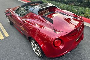 Coche usado Alfa Romeo 4C Spider 33 Stradale Tributo 2020 seminuevo con disponibilidad de entrega urgente - Product Image 5
