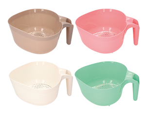 Scolapasta ovale in plastica con manico, colori assortiti (GSC 4001714) - Product Image 2