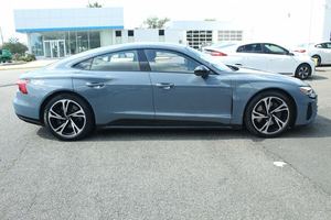 Gran Oferta, Excelente Estado: A U D I E - T R O N G T P R E S T I G E Q U A T T R O AWD 2022, Listo para Enviar - Product Image 3