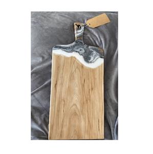 Tabla de cortar de resina decorativa con mezcla artística de colores hecha a mano para una presentación elegante y un uso moderno en la cocina - Product Image 3