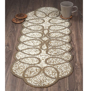 Chemin de table en tissu polyester moderne, écologique, réutilisable et personnalisable, très vendu, 13x36 pouces, fait main, brodé de plantes - Product Image 1