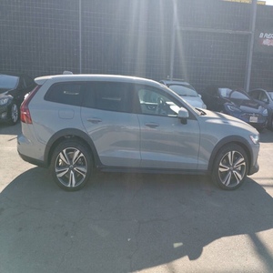 PRISTINE CLEAN 2025 Vol-vo V60 Cross Country B5 Plus VOITURE - Product Image 2