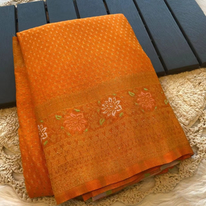 Impresionante Sari Étnico de Diseño Exclusivo con Bordado Zari y Meenakari, Estilo Clásico y Elegante para Bodas y Festivales - Product Image 1