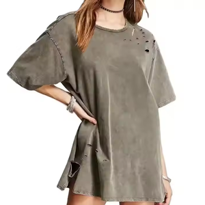 T-shirts en coton pour femmes les plus vendus avec design à trous déchirés Vêtements de marque privée personnalisables à impression numérique écologique - Product Image 1