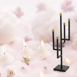 Bougeoir moderne en fer avec branche géométrique Finition noire et or Pièce maîtresse élégante pour la décoration de la maison et des événements - Product Image 1