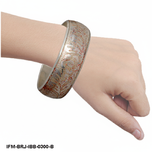 Bracelet en laiton indien fait à la main pour femmes, gravé de fleurs, ton or, Kada, bijoux ethniques traditionnels avec des accents scintillants - Product Image 4