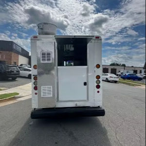 Food truck inutilisé avec cuisine neuve à vendre à bas prix - Product Image 1