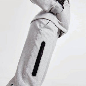 Conjunto deportivo gris de dos piezas para mujer, sudadera con capucha y cremallera y pantalones jogger, ropa deportiva para entrenamiento, atuendo informal. - Product Image 5