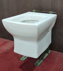 สุขภัณฑ์ห้องน้ําแขวนผนังราคาถูกห้องน้ําห้องสุขาขายที่นั่งสีขาวเซรามิกชั้นบรรจุเวลารูปแบบกราฟิก GUA - Product Image 1