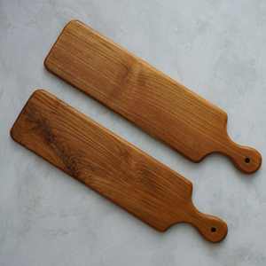 Planche à fromage et planche à découper en bois, forme de pagaie longue, planche de service en bois massif pour fruits, collations et présentation élégante de la table - Product Image 1