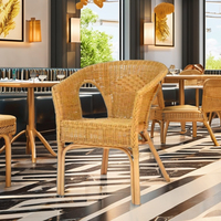 Fauteuil Fabion moderne en rotin naturel artisanal, chaise à bascule pour salle à manger/salon, mobilier de restaurant, entrée, hôtel, salon