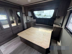 NUEVA RV G-R-A-N-D RV DESIGN S-O-L-I-T-U-D-E 280RK-R MODELO 2022 DE ALTO RENDIMIENTO DISPONIBLE PARA LA VENTA - Product Image 3