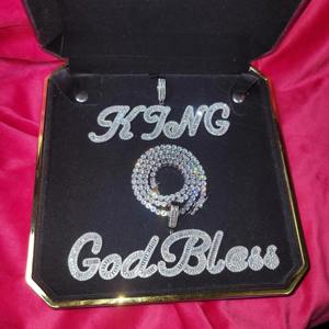 Colgante de Plata 925 Chapado en Oro con Diamante Moissanita Corte Baguette de Lujo, Personalizado con Nombre para Mujer, de Fabricante Indio - Product Image 4