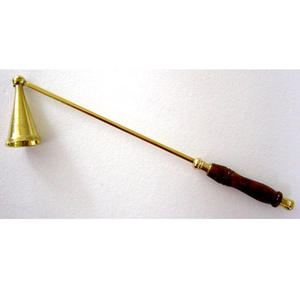 Elegante apagador de velas de hierro para el hogar, hotel, restaurante, juego de accesorios de lujo en relieve para uso de regalo - Product Image 1