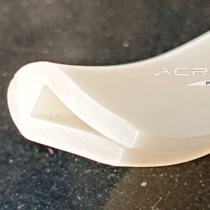 ซีลยางกันกระแทกแบบ U รุ่นพรีเมียม ACROSIL สำหรับเครื่องกรองแบบสั่นสะเทือน ทำจากซิลิโคน/นีโอพรีน สีขาวขุ่นและใส พร้อมบริการตัดและขึ้นรูป - Product Image 1