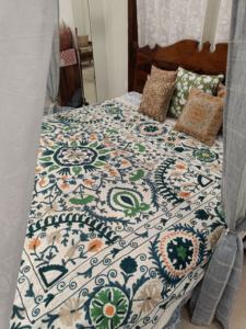 100% coton vert émeraude paon jeter couvre-lit couverture de Table main Aari brodé Kantha cousu feuille de couleur vive - Product Image 4