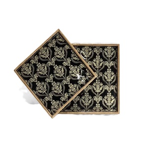 Ensemble de plateaux de service en MDF fait main 2 pièces de forme carrée rayée minimaliste plats de luxe occidentaux imprimés en émail Design fantaisie - Product Image 4