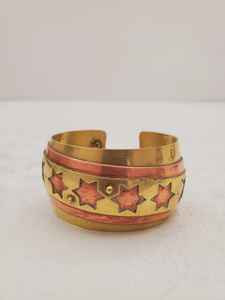 Brazalete ancho de diseñador floral de latón puro 100% hecho a mano, brazalete ajustable, Regalo para mamá - Product Image 2