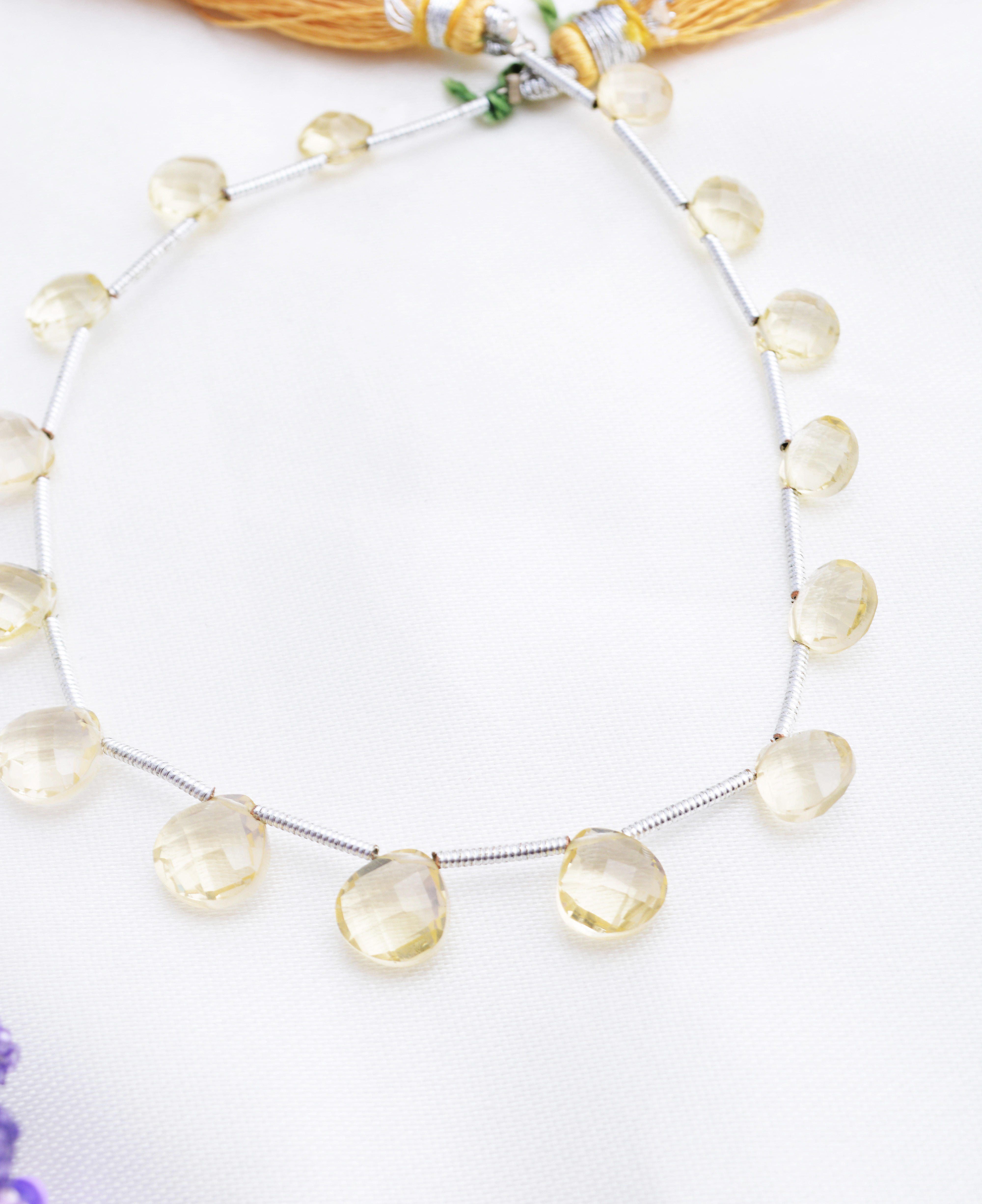 สีเหลือง