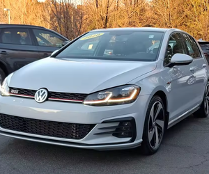 Voiture d'occasion 2024 Golf GTI 2.0T SE 4 portes Traction avant Automatique Sièges en cuir Toit ouvrant panoramique Voiture de sport Conduite à gauche - Product Image 6