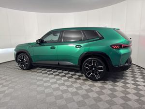 Très bien utilisé 2025 B--M--W XM AWD d'occasion - Product Image 3