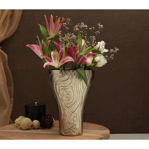 Jarrón de Flores Real de Aluminio Dorado con Diseño Texturizado, Patrón de Grano de Madera, Maceta Decorativa de Metal Hecha a Mano para Sala de Estar y Regalos - Product Image 1