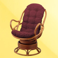 Fauteuil pivotant en rotin avec coussin capitonné en tissu bordeaux, style traditionnel, mobilier de bureau, usage domestique et commercial
