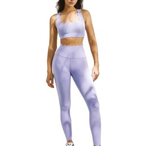 Ensemble de fitness réversible 2 pièces pour femme : Haut court dos nu et pantalon de yoga fluide pour la gym et le fitness - Product Image 1