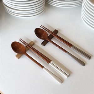 Vente en gros Ensemble de repose-cuillères en bois naturel Cuillère en bois Porte-couverts Vaisselle Repose-ustensiles de service minimaliste et écologique - Product Image 4