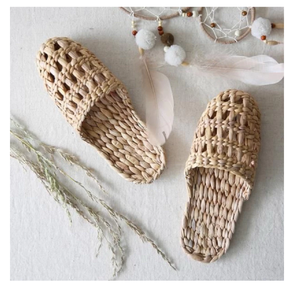 CHAUSSONS NATURELS TISSÉS FABRIQUÉS AU VIETNAM À PARTIR DE HYACINTHE D'EAU SÉCHÉES POUR L'USURE QUOTIDIENNE EN INTÉRIEUR - Product Image 1