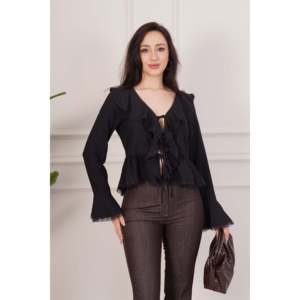 Blusa Elegante Negra para Mujer LUSTRIN con Detalle de Encaje y Cuello con Lazo, Top Versátil de Poliéster para Oficina y Uso Diario - Product Image 4