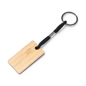 Portachiavi Personalizzati in Legno Janete, Eleganti Accessori in Legno per Chiavi - Product Image 1
