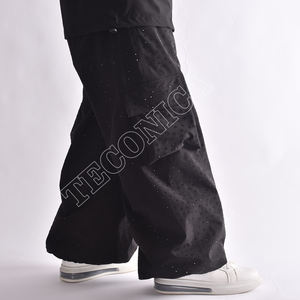 Pantalones de Nieve Negros para Hombre al por Mayor con Tachuelas de Estrás Dispersas, Diseño de Pierna Ancha y Características de Comodidad Ajustables - Product Image 3