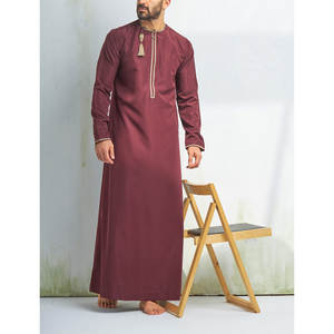 Jubba pour hommes avec forme et design personnalisés Prix d'usine Thobe Jubba pour hommes en tissu doux pour toutes les saisons - Product Image 3