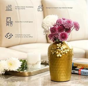 Vase en or minimaliste élégant, idéal pour les arrangements floraux de mariage, les anniversaires, la décoration de fête et le style de salon haut de gamme - Product Image 4