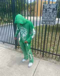 ชุดวอร์มแฟชั่นสตรีทแวร์ผู้ชาย OEM รุ่นหนาพิเศษสำหรับฤดูหนาว ลายพิมพ์ดิจิทัลสไตล์วินเทจ ล้างสีแบบแอซิด ทรงขาบานยาวเต็มตัว สีซีดแบบโดนแดด - Product Image 4